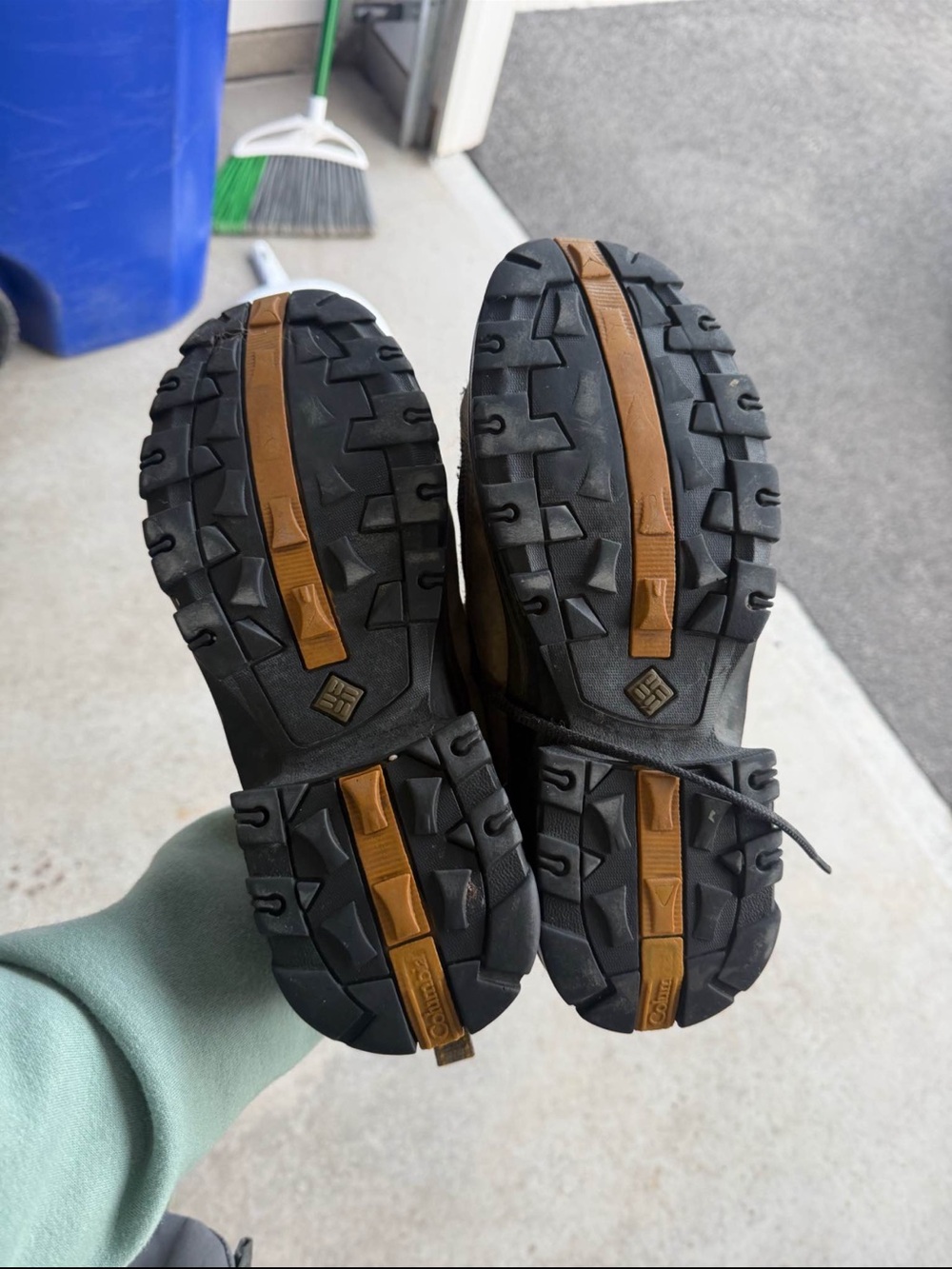 Columbia Men’s Hiking Shoe - Picture 2 of 3
